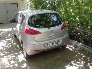 Mitsubishi Colt foto 1