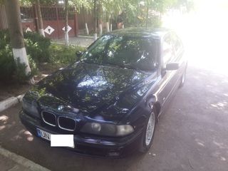 BMW 5 Series foto 2