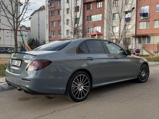 Mercedes E-Class foto 2