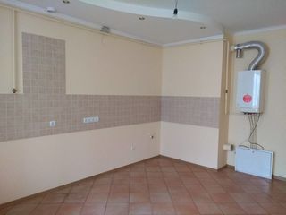 Apartament cu 2 camere, 72 m², Periferie, Codru, Chișinău mun. foto 2