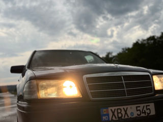 Mercedes C-Class foto 2