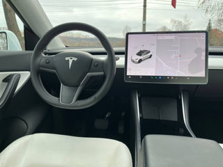 Tesla Model Y foto 12