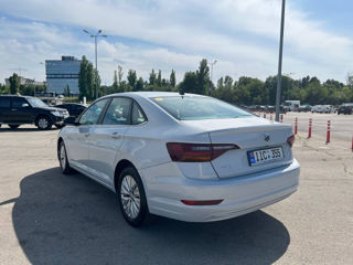 Volkswagen Jetta foto 4