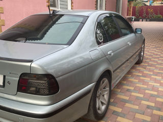 BMW 5 Series foto 8