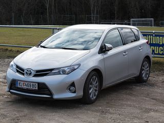 Toyota( Corolla 2004-2007)(auris 2007- 2019)avensis