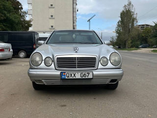 Mercedes E-Class foto 2