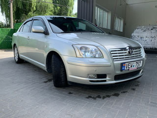 Toyota Avensis foto 2