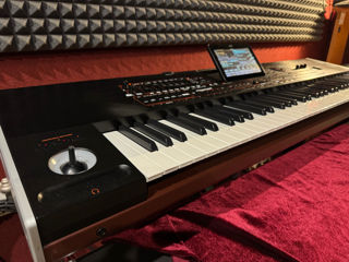 Korg pa4 International 76 key