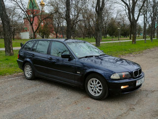 BMW 3 Series Touring foto 2