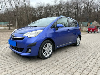 Toyota Verso-S foto 2