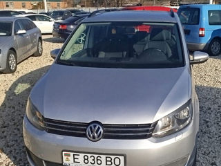 Volkswagen Touran foto 2