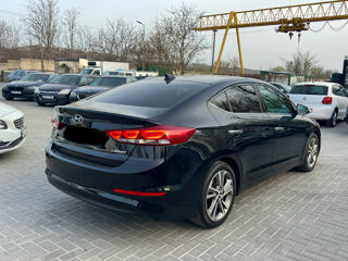 Hyundai Elantra foto 4