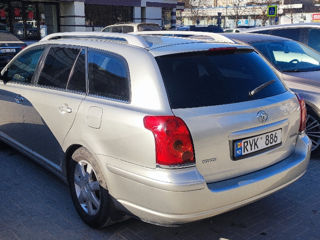 Toyota Avensis foto 2