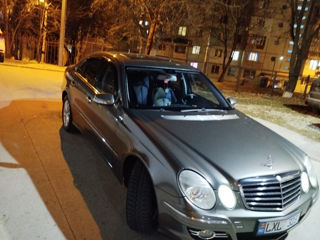 Mercedes E-Class foto 2