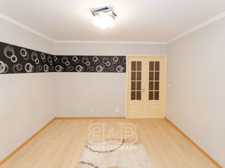 Apartament cu 3 camere, 100 m², Buiucani, Chișinău foto 6