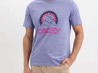 Oakley (Италия). L