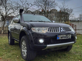 Mitsubishi Pajero Sport foto 2