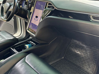 Tesla Model X foto 6