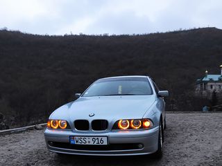 BMW 5 Series foto 2