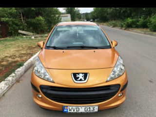 Peugeot 207 foto 1