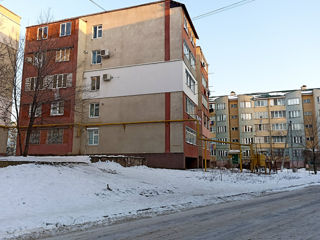 Apartament cu 3 camere, 67 m², Podul Chișinăului, Bălți foto 3