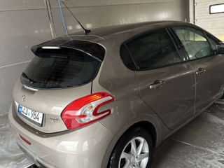 Peugeot 208 foto 4