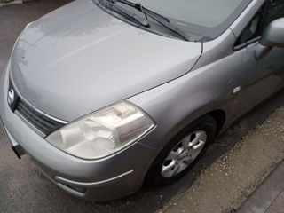 Nissan Tiida foto 2