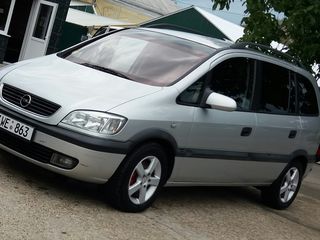 Opel Zafira foto 1