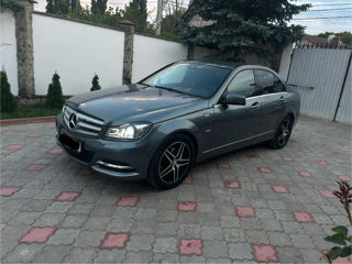 Mercedes C-Class foto 1