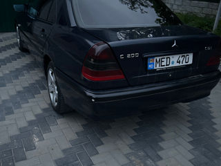 Mercedes C-Class foto 2