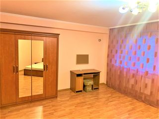 Apartament cu 2 camere, 90 m², Centru, Chișinău foto 2