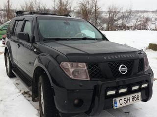 Nissan Pathfinder foto 4