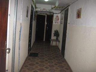 se vinde apartament cu o camera in comuna Ciorescu. foto 3