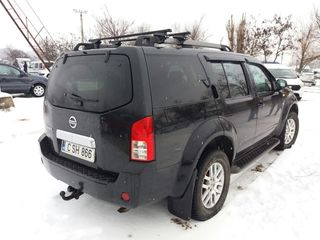 Nissan Pathfinder foto 3