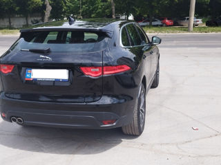 Jaguar F-PACE foto 2