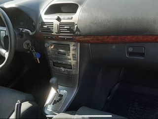 Toyota Avensis foto 7