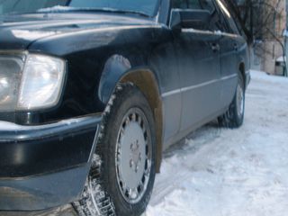 Mercedes Series (W124) foto 1