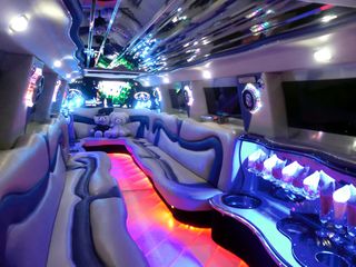 Очень красивые лимузины "Elite Limo".  Акция!!! 5 часов = 250 евро. foto 7