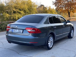 Skoda Superb foto 2