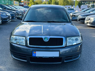 Skoda Superb foto 2