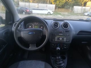 Ford Fiesta foto 8