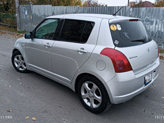 Suzuki Swift foto 2