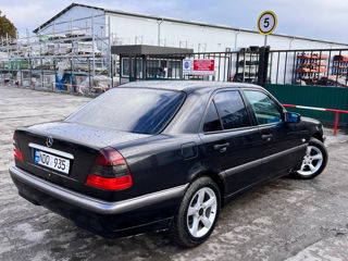 Mercedes C-Class foto 6