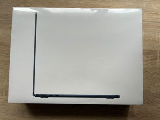 MacBook Air M2 13.6 inch (8GB RAM / 256GB SSD)