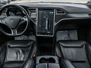 Tesla Model S foto 2