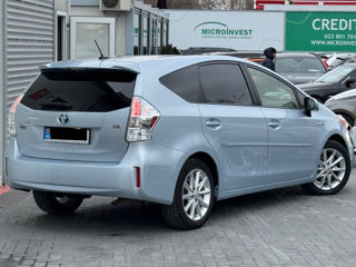 Toyota Prius v foto 5