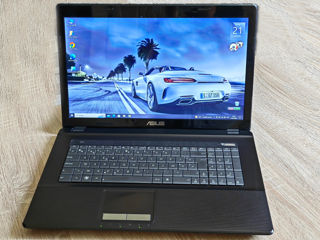 Asus 17.3 I5 8gb ram 256 gb ssd