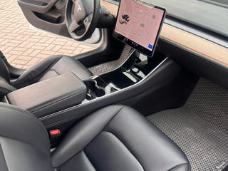 Tesla Model 3 foto 6