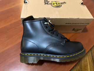 Vând Dr Martens 101 6 Eye Boots noi, originali, piele naturala foto 1