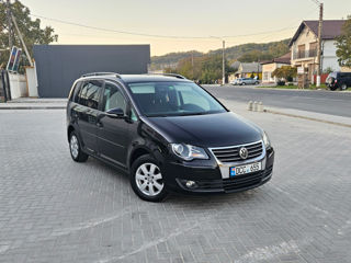 Volkswagen Touran foto 2